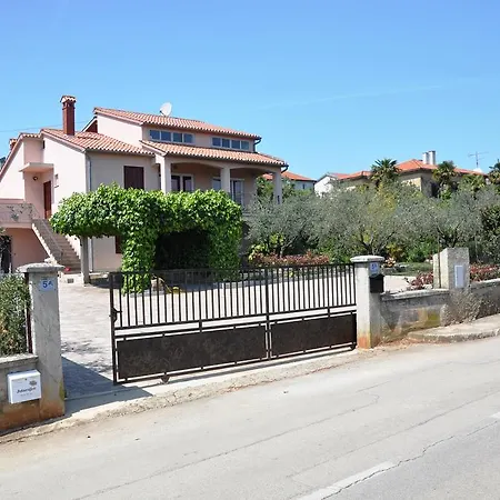 Giuliano Apartment